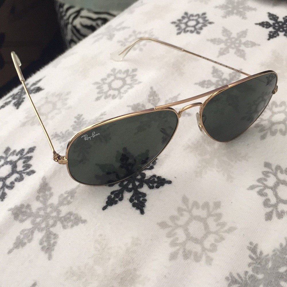 Ray Ban original gold aviators! Barely used!